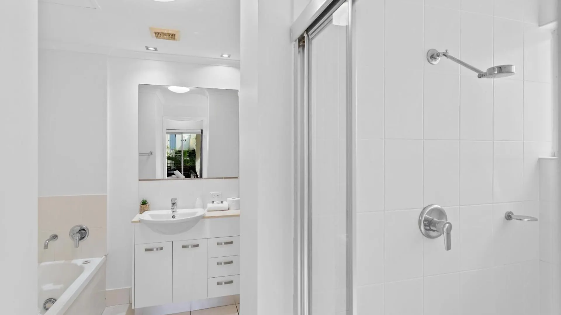 Cairns City Apartments 4*,